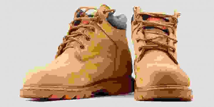 Tracking boots front